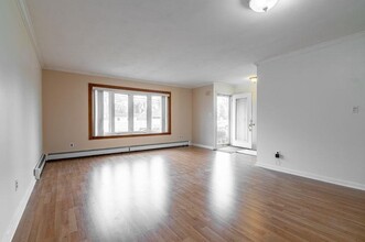 229 Montana Ave, Unit 1 in Bay Shore, NY - Building Photo - Building Photo