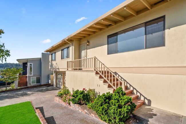 1149 Glenwood Dr in Millbrae, CA - Building Photo - Building Photo