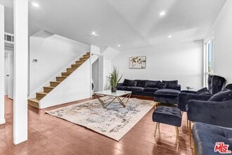 6155 Reseda Blvd in Los Angeles, CA - Building Photo - Building Photo