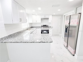 7740 Sagebrush Dr in Port Richey, FL - Foto de edificio - Building Photo