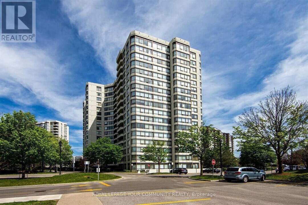 1121-1121 Steeles Ave W in Toronto, ON - Building Photo