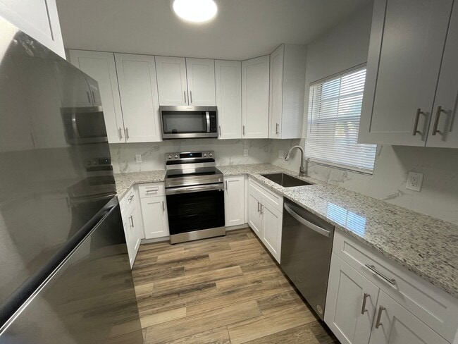 9073 Gervais Cir in Naples, FL - Building Photo - Building Photo