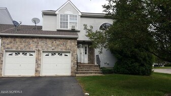 1 Skylark Ct in Marlboro, NJ - Building Photo