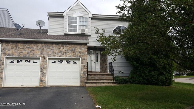 property at 1 Skylark Ct