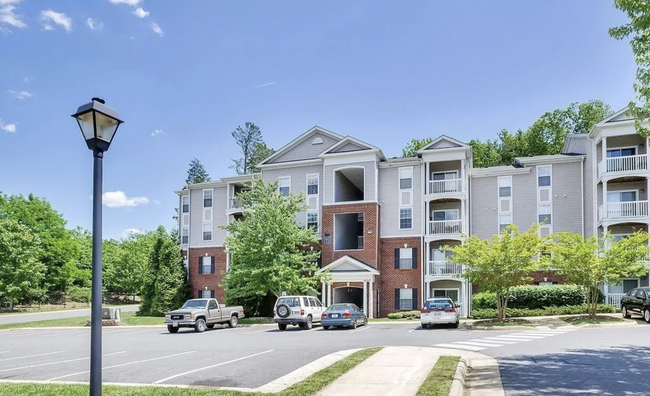 195 Yellowstone Dr, Unit 004 in Charlottesville, VA - Building Photo - Building Photo