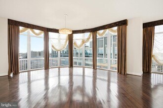 8220 Crestwood Heights Dr in McLean, VA - Building Photo - Building Photo