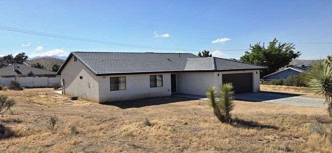 8160 Palomar Ave in Yucca Valley, CA - Building Photo - Building Photo