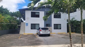 43 Glen Royal Pkwy in Miami, FL - Building Photo