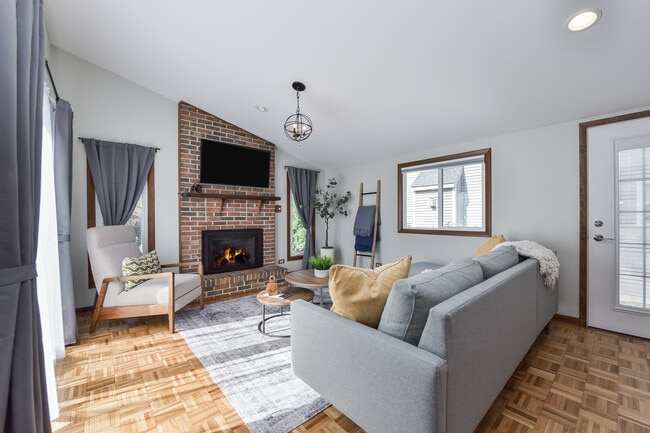 303 Elm St in Glen Ellyn, IL - Foto de edificio - Building Photo