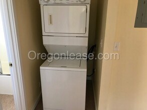 1635 Patterson Alley in Eugene, OR - Foto de edificio - Building Photo