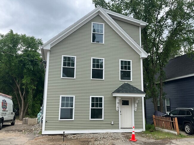 58 Central St in Farmington, NH - Building Photo - Building Photo