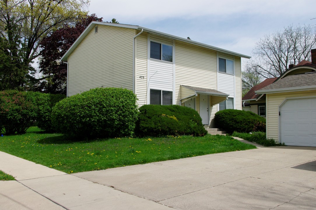 423 5th St in Coralville, IA - Building Photo