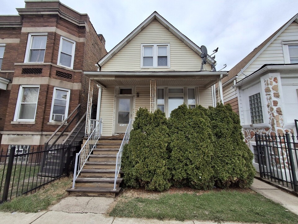10143 S Ave L in Chicago, IL - Foto de edificio