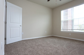 9th Avenue Station in Port Arthur, TX - Building Photo - Interior Photo