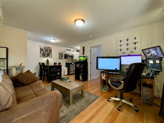 10 Arizona Terrace in Arlington, MA - Building Photo - Building Photo