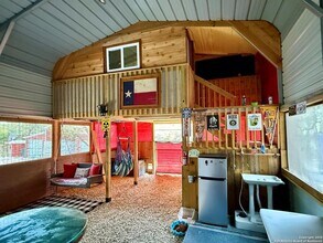 1224 Campfire in Spring Branch, TX - Foto de edificio - Building Photo