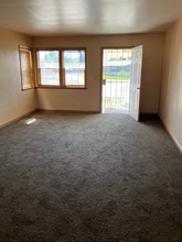 305 W Ave J 10 in Lancaster, CA - Building Photo - Building Photo