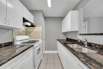 320 Willowick St in Tomball, TX - Building Photo - Building Photo