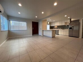 8905 Tronewood Dr in Austin, TX - Building Photo - Building Photo