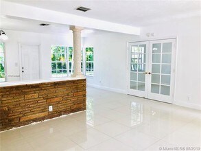 829 Columbus Blvd-Unit -829 in Coral Gables, FL - Building Photo - Building Photo