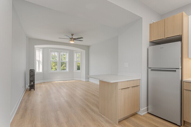 1608 W Sherwin Ave in Chicago, IL - Building Photo - Building Photo