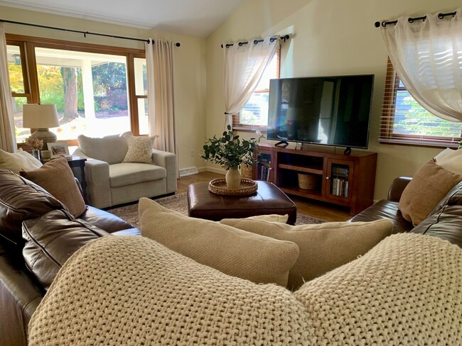 403 Tamarack St in Liverpool, NY - Building Photo - Building Photo