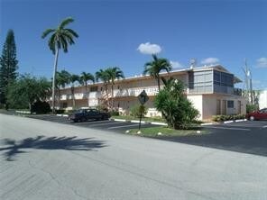 920 SW 11th Ave in Hallandale Beach, FL - Building Photo