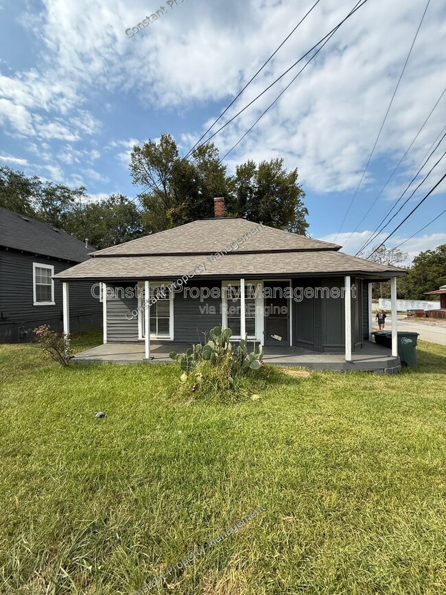 property at 825 E Broadway St