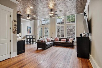 216 Chartres St in New Orleans, LA - Building Photo - Building Photo