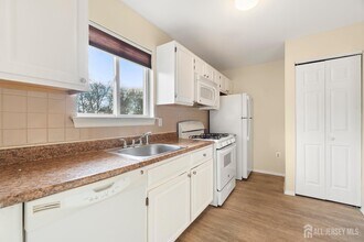 1606 Madaline Dr in Woodbridge Township, NJ - Building Photo - Building Photo