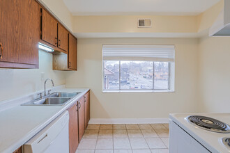 903 - 923 Mount Royal Blvd in Pittsburgh, PA - Building Photo - Interior Photo