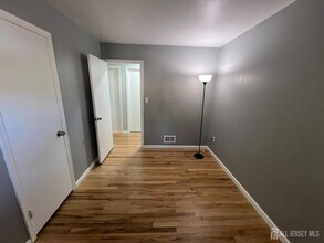 9 Newman St in East Brunswick, NJ - Building Photo - Building Photo