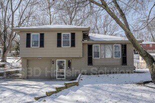 16003 East 35th St S in Independence, MO - Building Photo