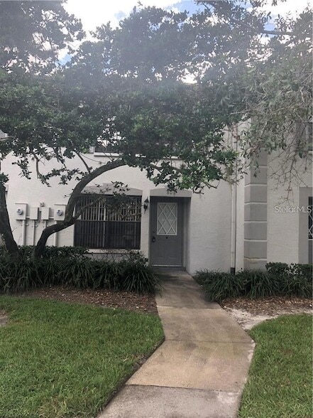 803 Pine Ridge Rd in Sanford, FL - Foto de edificio - Building Photo