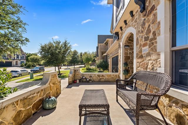 1052 Chickasaw Dr in Carrollton, TX - Foto de edificio - Building Photo