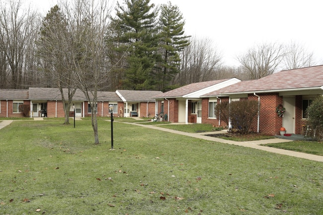 Andover Apartments in Andover, OH - Building Photo - Building Photo