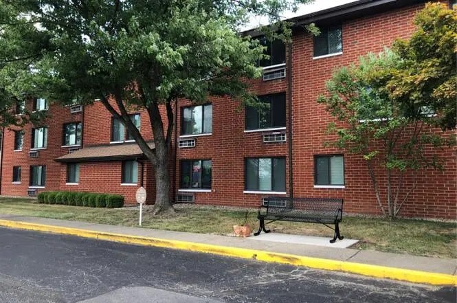 2100 Greentree in Jeffersonville, IN - Building Photo