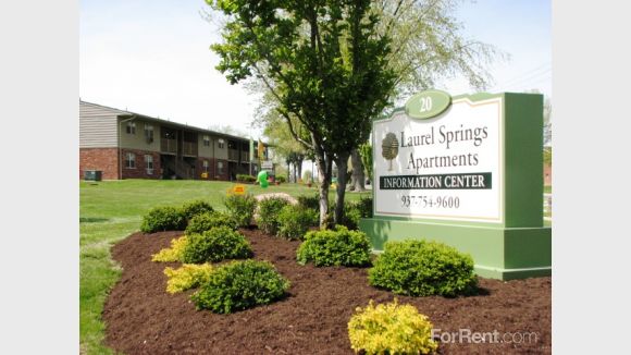 Hometown Apartments / Laurel Springs in Fairborn, OH - Building Photo