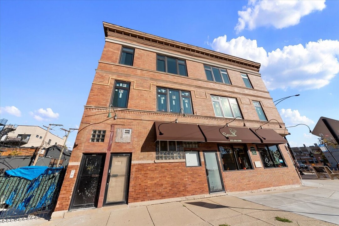 2171 N Milwaukee Ave, Unit #2 in Chicago, IL - Building Photo