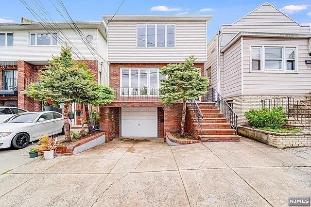 180 McAdoo Ave in Jersey City, NJ - Building Photo