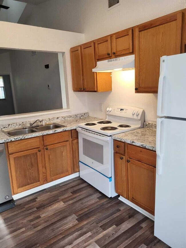 2461 NW 56th Ave, Unit 8-13 in Lauderhill, FL - Building Photo - Building Photo