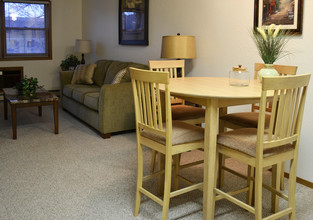 Sheboygan Regency House for Seniors 55+ in Sheboygan, WI - Foto de edificio - Building Photo