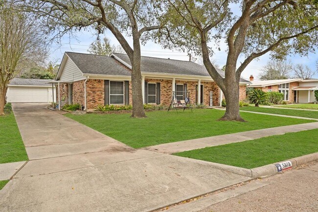 5618 Bankside Dr in Houston, TX - Building Photo - Building Photo