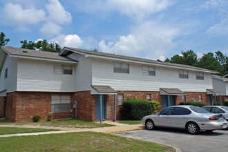 Wildwood Apartments in Valparaiso, FL - Building Photo - Building Photo