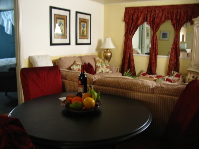 2732 Eldridge Ave, Unit Suite #101 in Bellingham, WA - Building Photo - Building Photo