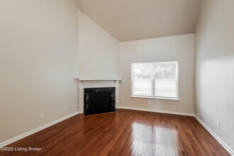 8007 Apple Valley Dr in Louisville, KY - Building Photo - Building Photo