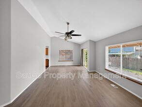 205 NW 8th Ct in Hillsboro, OR - Building Photo - Building Photo