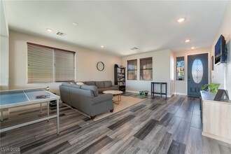 6332 Silver Edge St in North Las Vegas, NV - Building Photo - Building Photo
