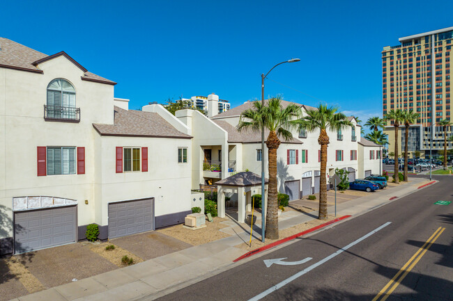 St. Croix Villas Condominiums in Phoenix, AZ - Foto de edificio - Building Photo