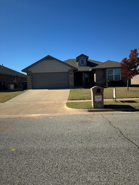 1105 Laurel Creek Dr in Yukon, OK - Building Photo